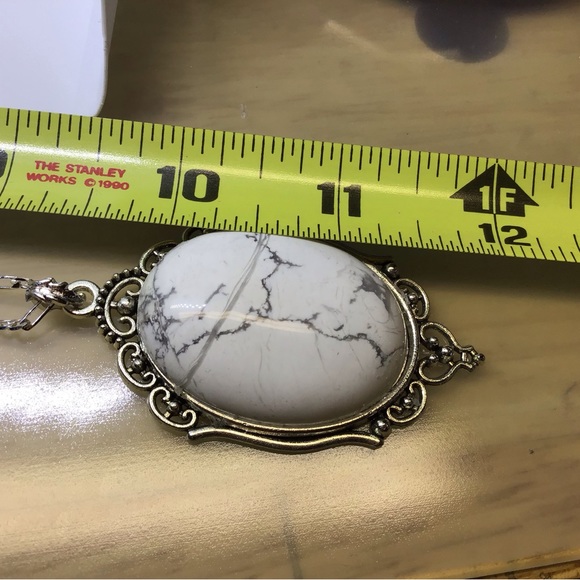 Howlite necklace - Picture 2 of 10